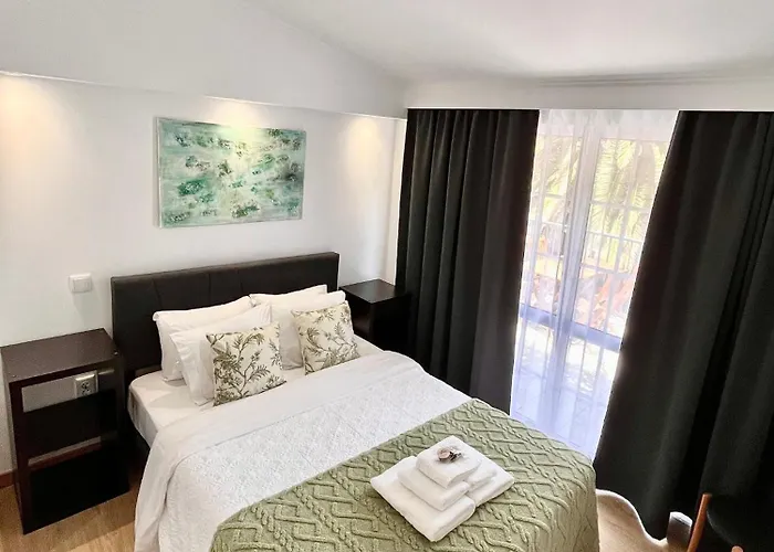 Gardens Guest House-hostel 5*