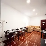 Gardens Guest House-hostel فندق مبيت وإفطار 5*