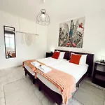 Gardens Guest House-hostel فندق مبيت وإفطار