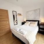 Gardens Guest House-hostel 5*