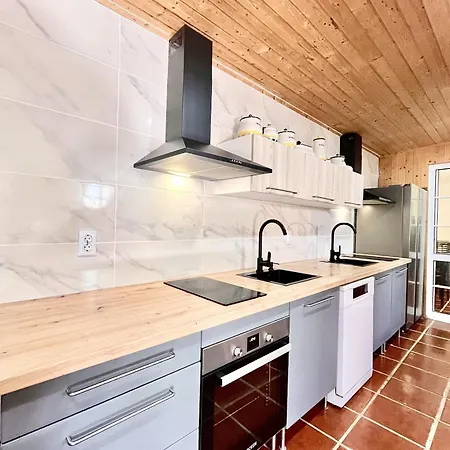 Bed & Breakfast Gardens Guest House-hostel 5*