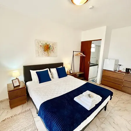 Bed & Breakfast Gardens Guest House-hostel 5*