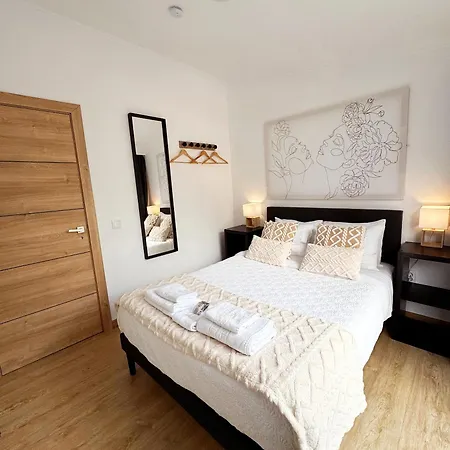 Gardens Guest House-hostel 5*