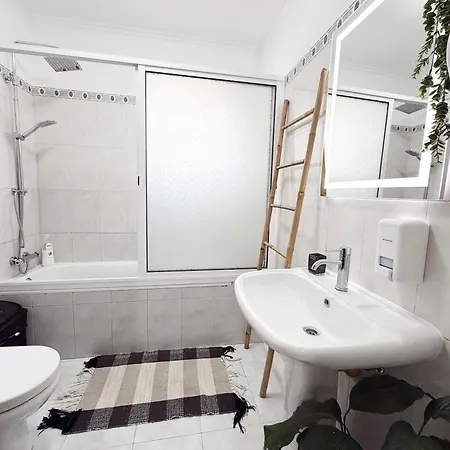 Bed & Breakfast Gardens Guest House-hostel 5*