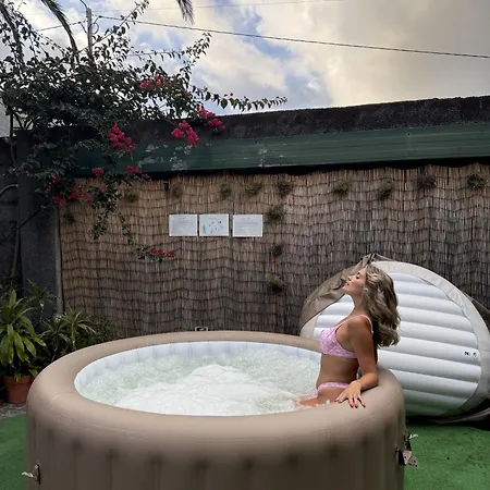 Gardens Guest House-hostel 5*