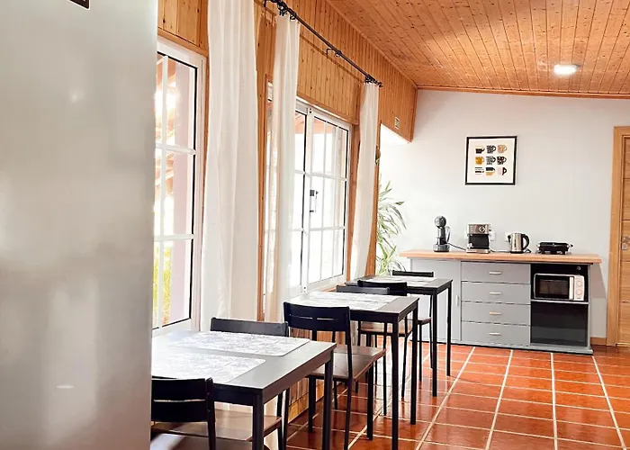 Gardens Guest House-hostel 住宿加早餐酒店 São Vicente
